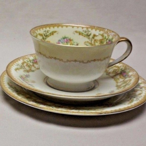 Noritake China Nanette set of 2 - 3 pc Footed Teacup, Saucer and Luncheon Plates - Picture 5 of 16